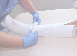 A large wound dressing for treatment of exuding leg ulcers